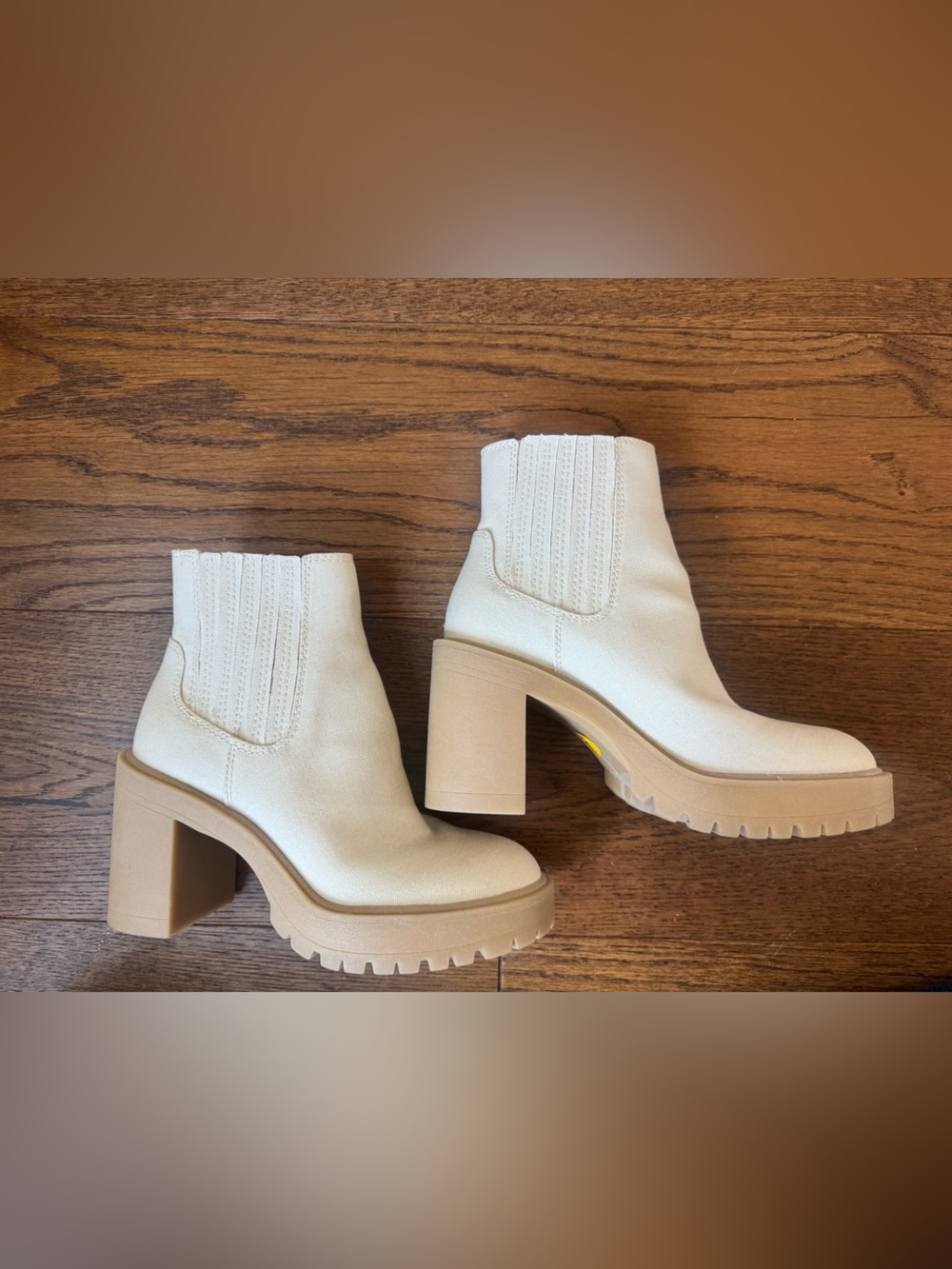 Dolce Vita Women’s Size 6 Ivory Canvas Chelsea Boots Chunky Block Heel Lug Sole